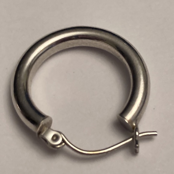 Small Simple Classic Silver Tone Hoop Earrings - Picture 11 of 13